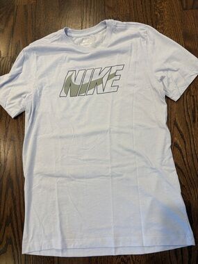 Nike Men’s Pale Blue Short Sleeve Logo Tee Size Small